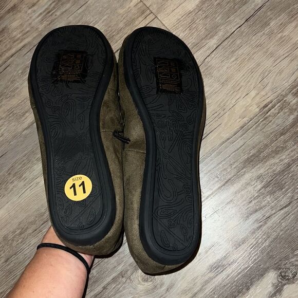 Ashley  Blue  - Picture 3 of 3